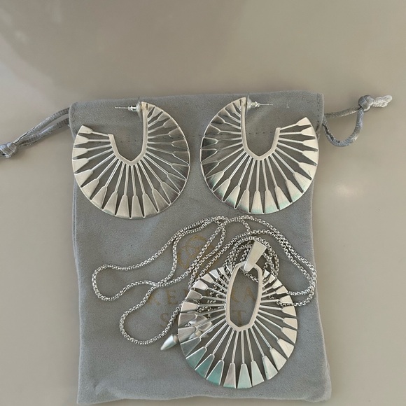 NEW and RARE Kendra Scott Set - Picture 2 of 2